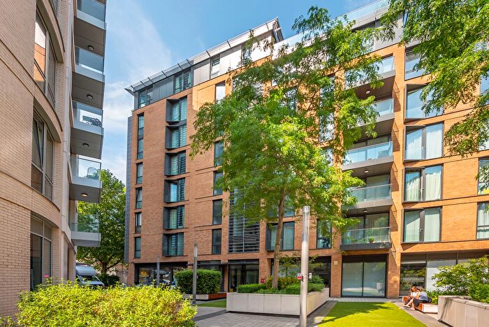 2 Bedroom Flat For Sale In Plaza Gardens, London, SW15