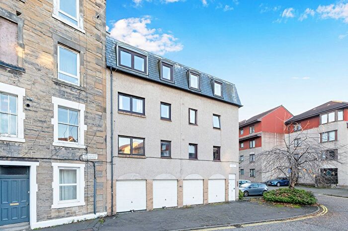 2 Bedroom Flat For Sale In / Springfield Lane, Edinburgh, EH6