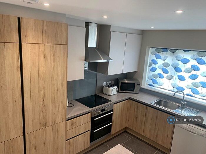 6 Bedroom Semi Detached House To Rent In Trinity Avenue, Nottingham, NG7
