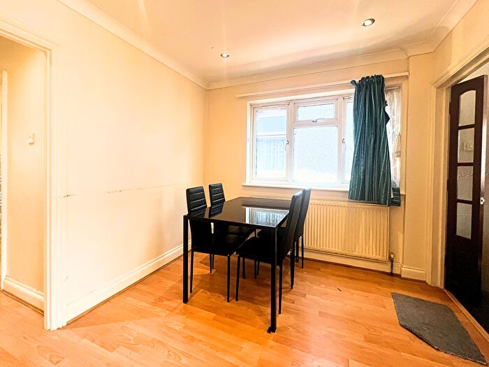 2 Bedroom Flat To Rent In Berkhamsted Avenue, Wembley, Middlesex, HA9