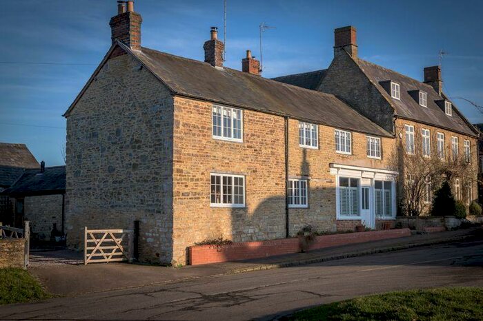 4 Bedroom Country House For Sale In The Old Stores, School Street, Sulgrave, OX17