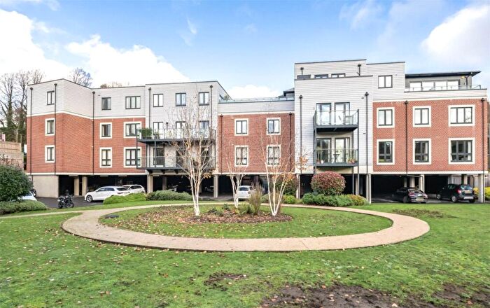 1 Bedroom Flat For Sale In Deanfield Avenue, Henley-On-Thames, Oxfordshire, RG9