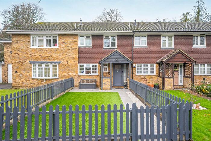 3 Bedroom Terraced House For Sale In Newark Road, Windlesham, GU20