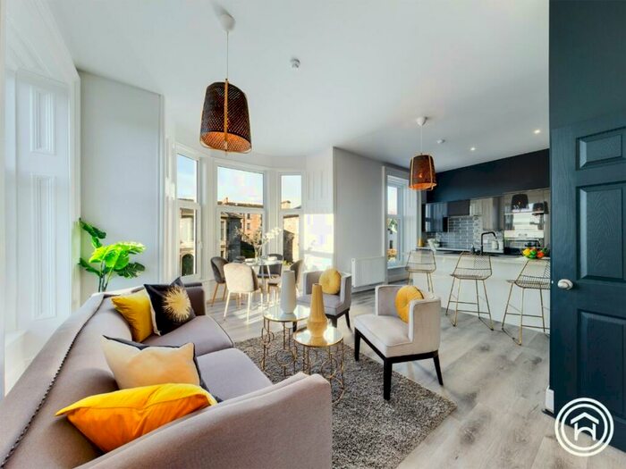 2 Bedroom Flat To Rent In Westercraigs, G31