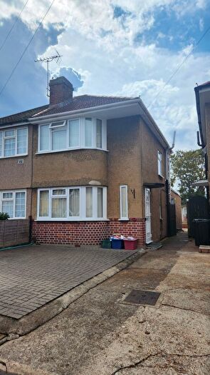 Studio To Rent In Northumberland Crescent, Feltham, TW14
