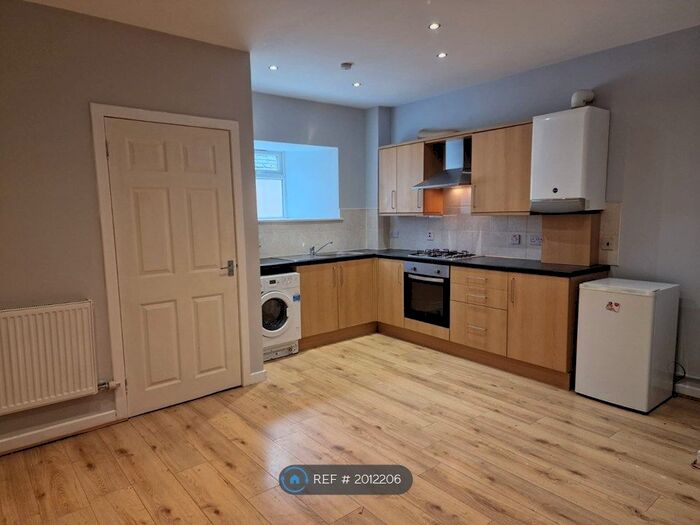 2 Bedroom Flat To Rent In Main Street, Newmilns, KA16
