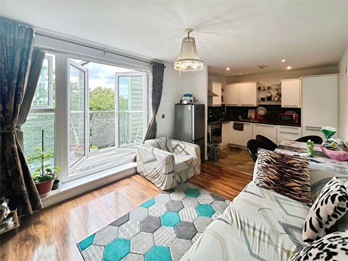 2 Bedroom Flat To Rent In Hibernia Road, Hounslow, TW3