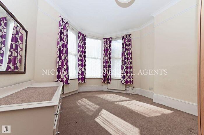 Flat To Rent In Carlingford Road, Turnpike Lane, London, N15