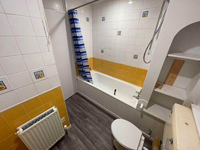 3 Bedroom Flat To Rent In Kinloss Park, Cupar, KY15