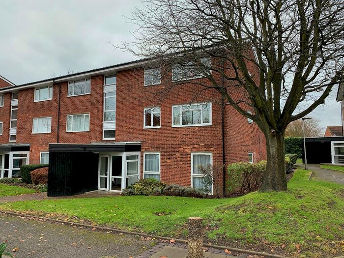 2 Bedroom Flat To Rent In Dyke Drive, Orpington, BR5