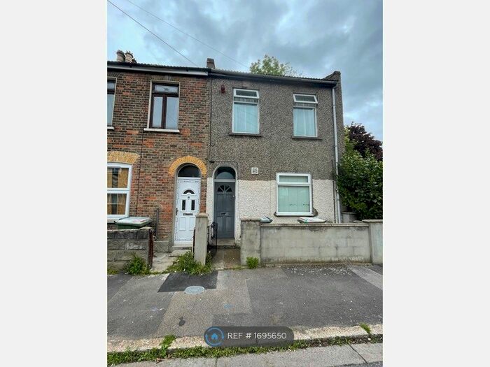 2 Bedroom Flat To Rent In Alexandra Street, London, E16