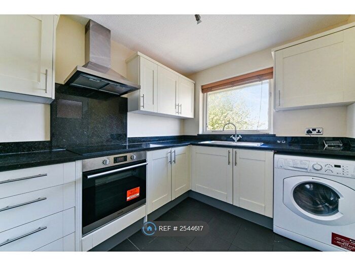 2 Bedroom Flat To Rent In Relko Gardens, Sutton, SM1