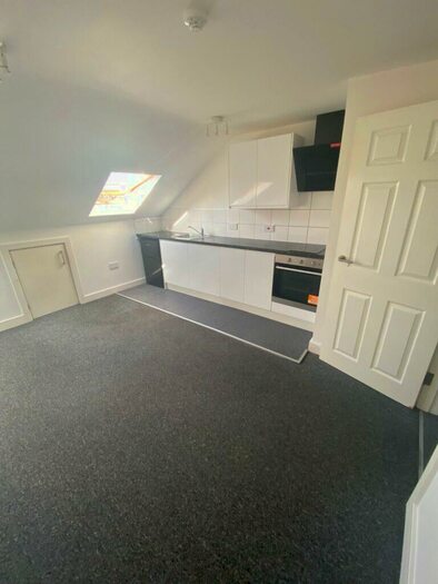 1 Bedroom Flat To Rent In Bed Flat – The Avenue, N17