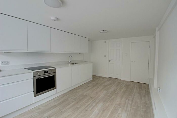 Apartment To Rent In C, Finchley Road, Golders Green, London, NW11