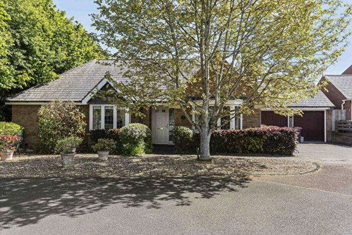 3 Bedroom Detached Bungalow For Sale In Purslane Drive, Bicester, OX26