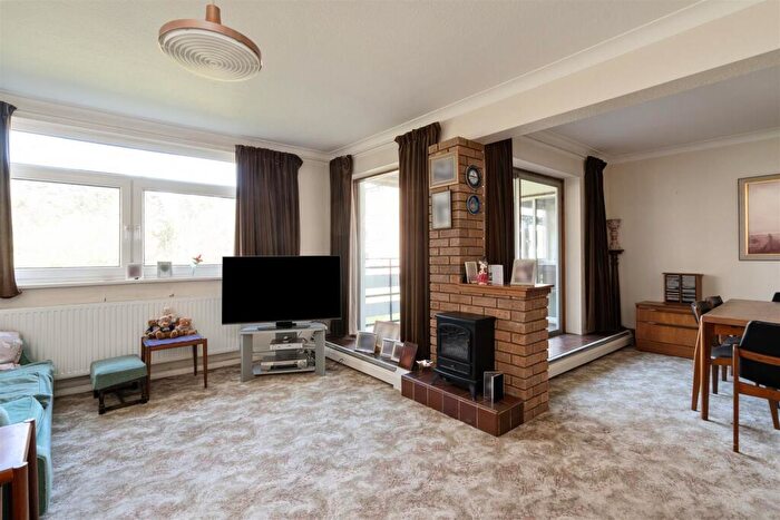 3 Bedroom Flat For Sale In Riverside Drive, Solihull, B91