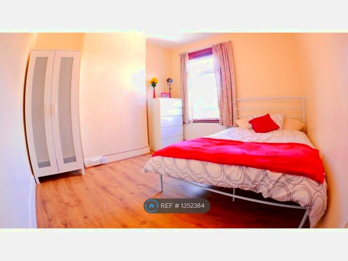 5 Bedroom Semi-Detached House To Rent In Peel Road, London, HA3