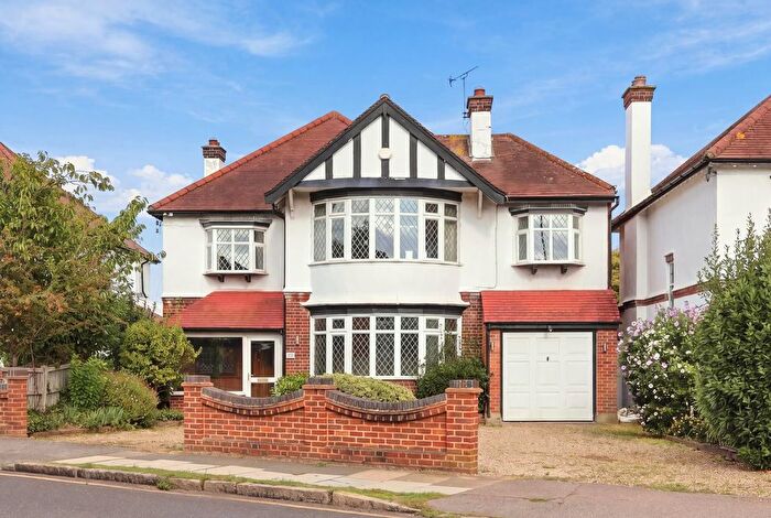 5 Bedroom Detached House For Sale In Pettits Lane, Romford, RM1