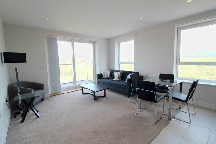 2 Bedroom Flat To Rent In Harlequin House, Padworth Avenue, Reading, RG2