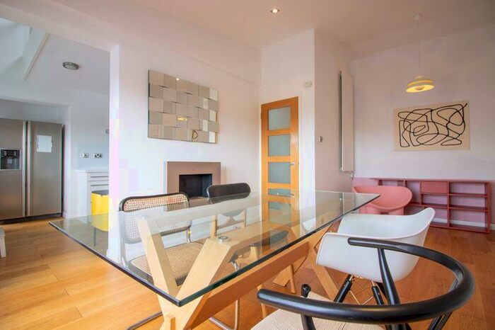 3 Bedroom Flat To Rent In Newlands Quay, Wapping, E1W