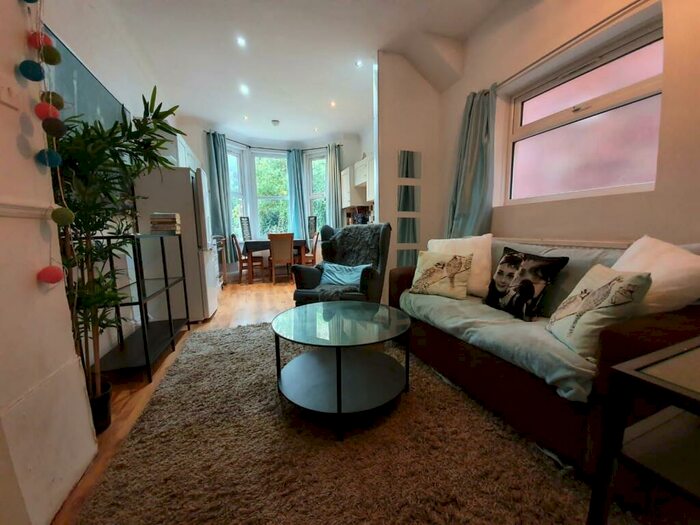 2 Bedroom Flat To Rent In Welldon Crescent, Harrow, HA1