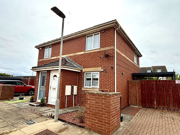 2 Bedroom Flat For Sale In Chandlers Close, Marina, TS24