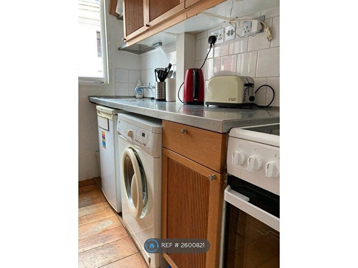 1 Bedroom Flat To Rent In Queen Alexandra Mansions, London, WC1H