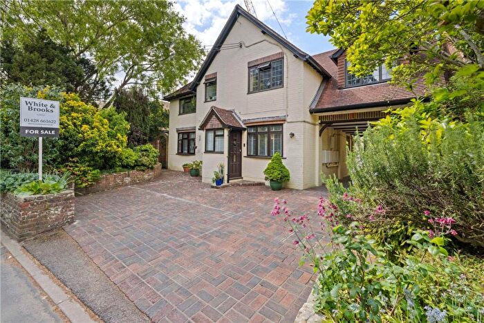 2 Bedroom Flat For Sale In Haslemere Road, Liphook, GU30