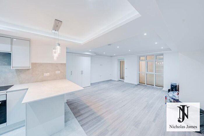 Flat To Rent In Ferntower Road, Highbury, London, N5