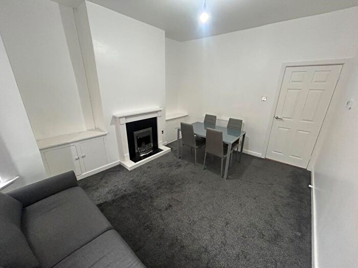 2 Bedroom Apartment To Rent In Lower Breck Road, L6