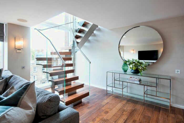 3 Bedroom Flat To Rent In London, W8