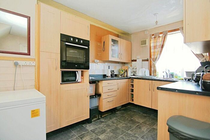 3 Bedroom Semi-Detached House For Sale In Wellstone Green, Leeds, LS13