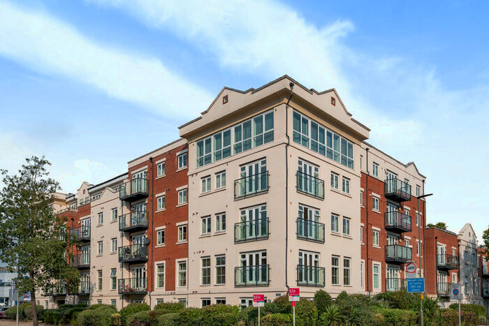 2 Bedroom Apartment To Rent In Masons Hill, Bromley, BR2