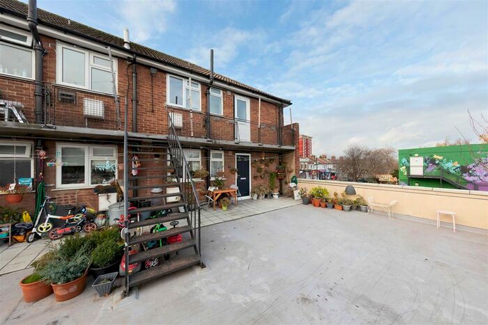 2 Bedroom Flat To Rent In Wood Street, London, E17