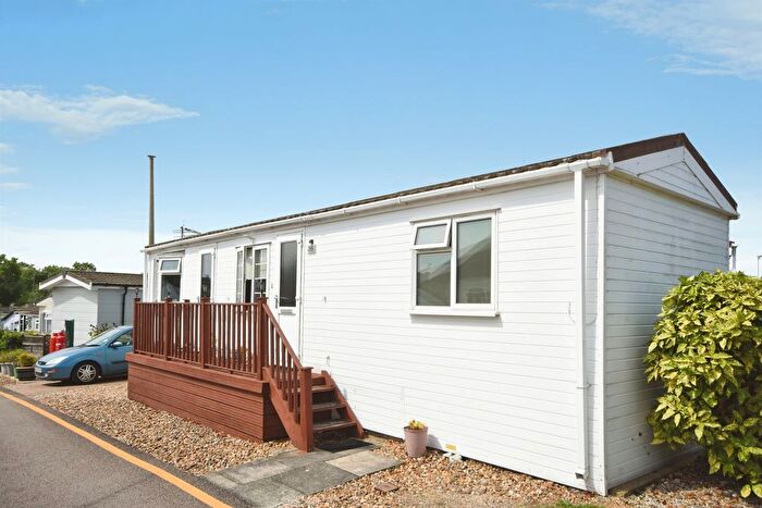 1 Bedroom Mobile/park Home For Sale In Lower Dunton Road, Dunton, Brentwood, CM13