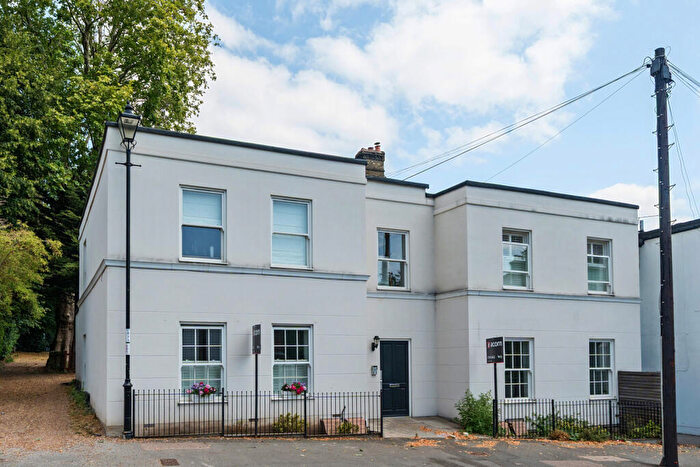 2 Bedroom Apartment For Sale In Brandram Road, London, SE13