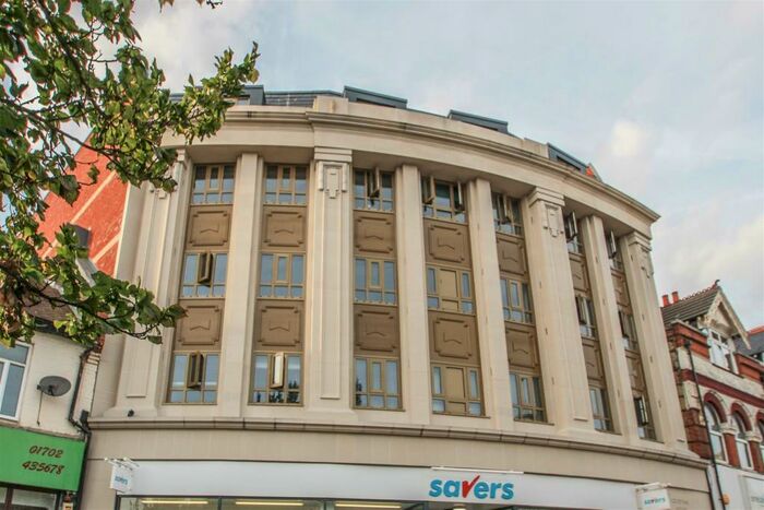 1 Bedroom Apartment To Rent In Hamlet Court Road, Westcliff-On-Sea, SS0