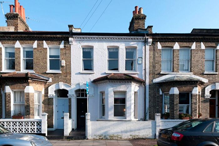 3 Bedroom Flat To Rent In Balfern Street, Battersea, London, SW11