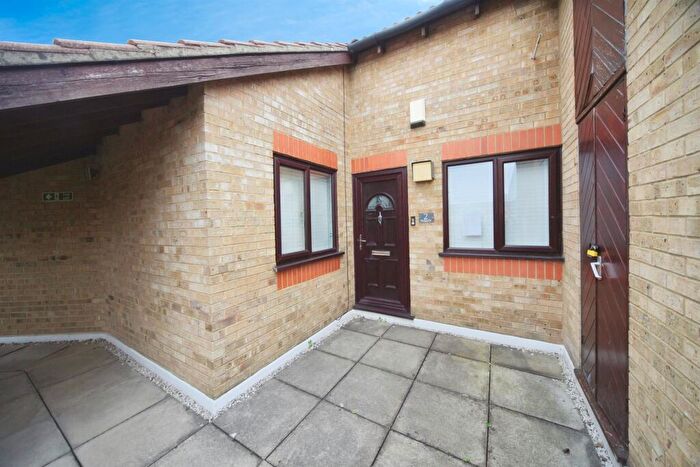 2 Bedroom Apartment For Sale In Hancock Drive, Luton, LU2