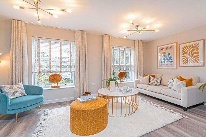 3 Bedroom Flat For Sale In Brightwells Yard, Farnham, Surrey, GU9