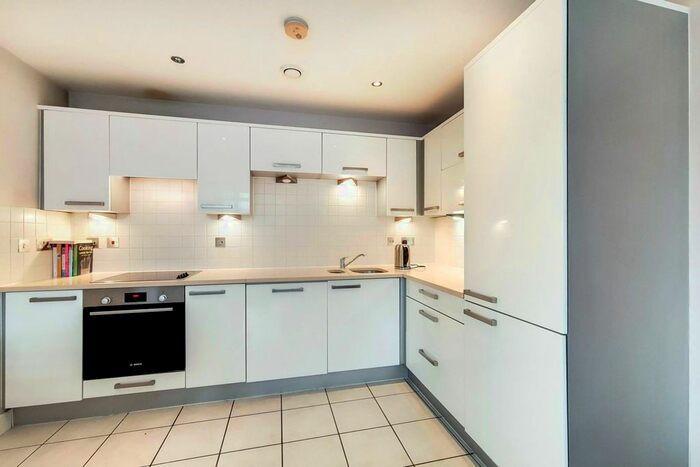 2 Bedroom Flat To Rent In Clapham Park Road, Clapham, London, SW4