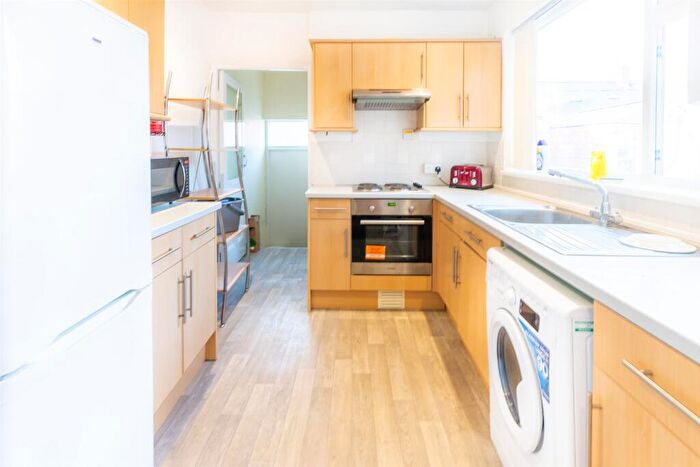 3 Bedroom Apartment To Rent In Bayswater Road Jesmond, NE2