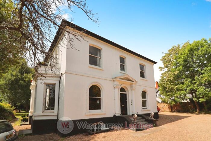 2 Bedroom Flat To Rent In Roydon Lodge Addlestone, KT15