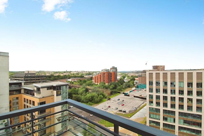 2 Bedroom Flat To Rent In Whitehall Waterfront, Riverside Way, Leeds, West Yorkshire, LS1