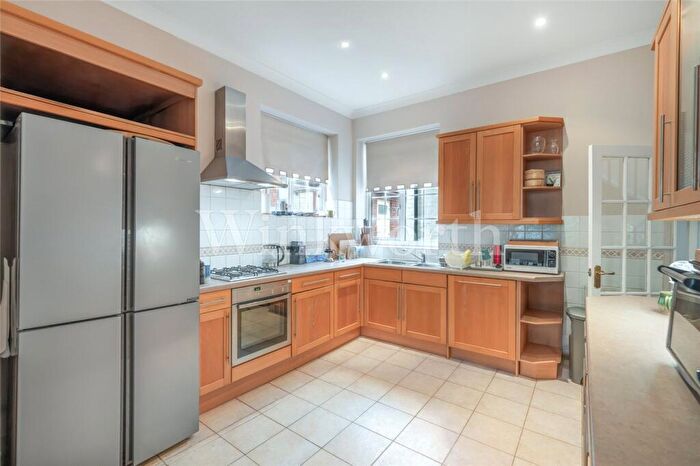 4 Bedroom Semi-Detached House To Rent In North End Road, London, NW11