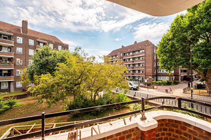 2 Bedroom Flat To Rent In Barlow Street, Elephant And Castle, London, SE17