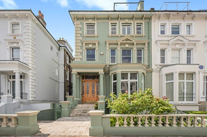2 Bedroom Apartment For Sale In Belsize Park Gardens, London, NW3