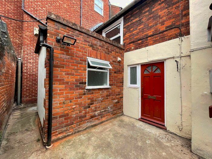 1 Bedroom Flat To Rent In Town Centre, CO2