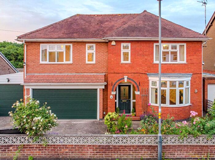 4 Bedroom Detached House For Sale In Chamberlaine Street, Bedworth, CV12