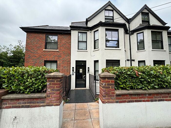 1 Bedroom Flat To Rent In Priory Avenue, High Wycombe, HP13